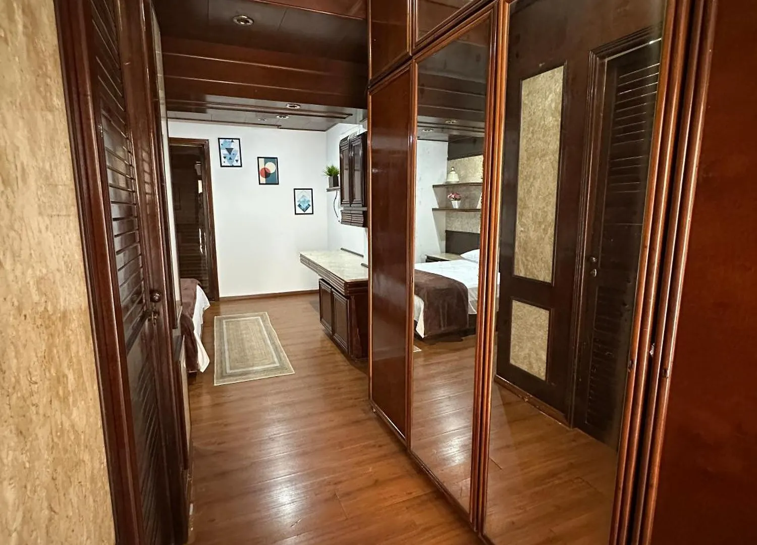 בית אירוח ג'וינוויל Taj Mahal Hostel