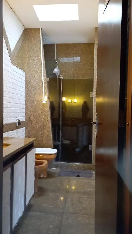 ホームステイ Taj Mahal Hostel ジョインヴィレ