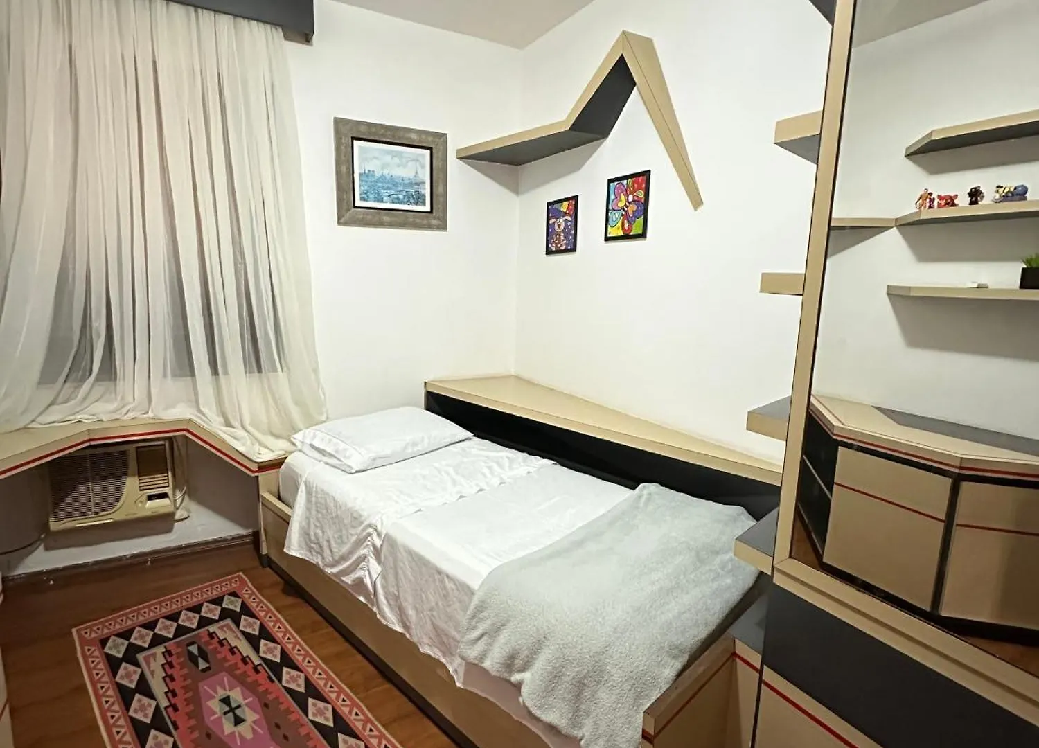 Taj Mahal Hostel ジョインヴィレ ホームステイ