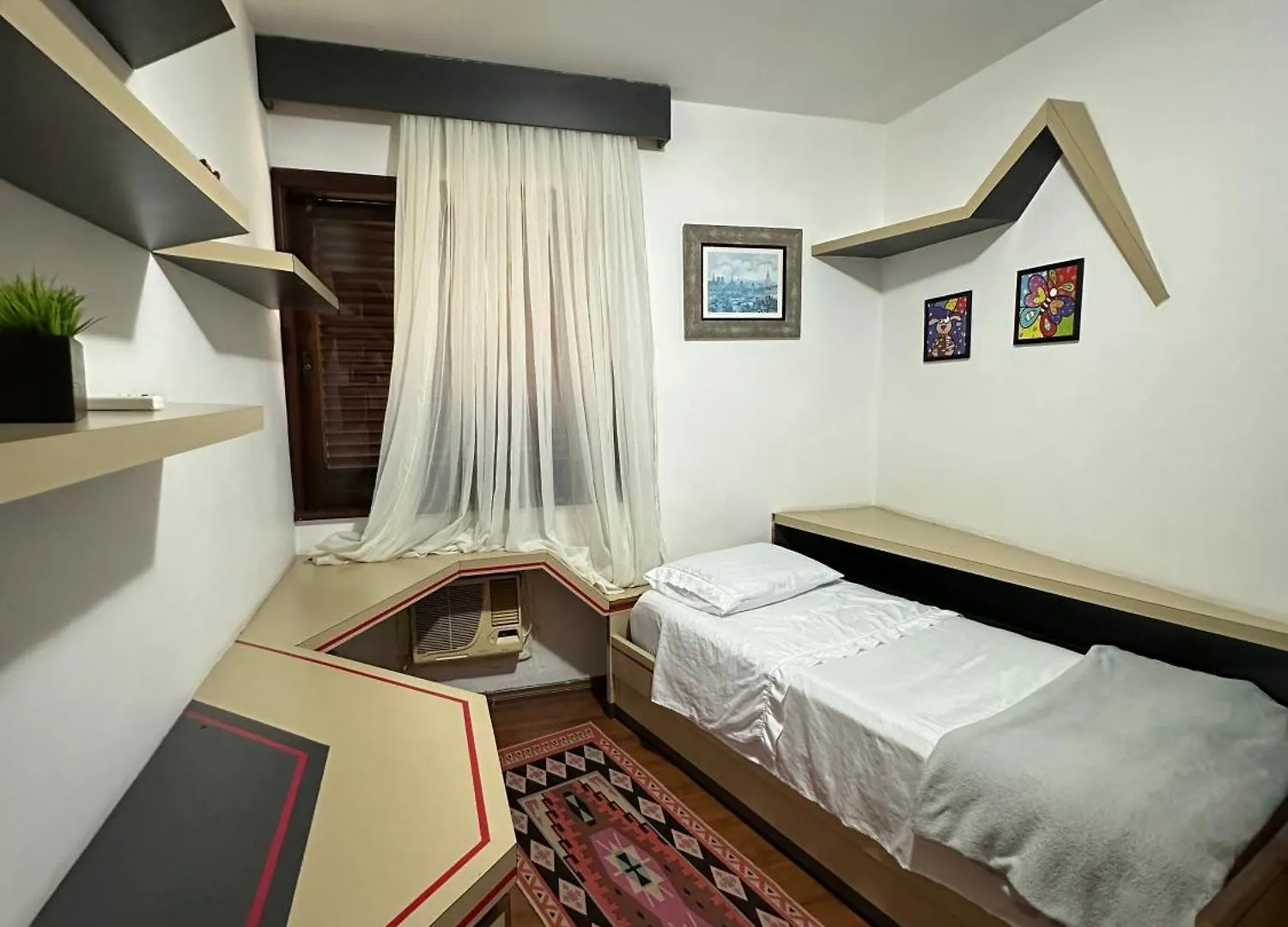 Taj Mahal Hostel ジョインヴィレ ホームステイ