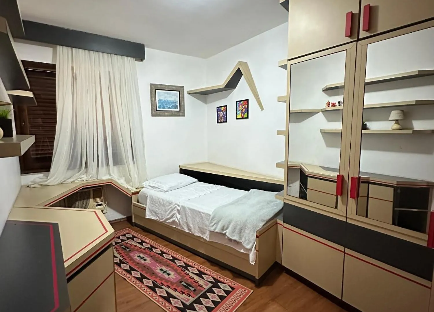 Taj Mahal Hostel ジョインヴィレ ホームステイ