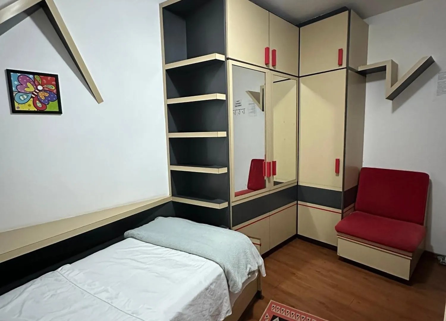 ホームステイ Taj Mahal Hostel ジョインヴィレ